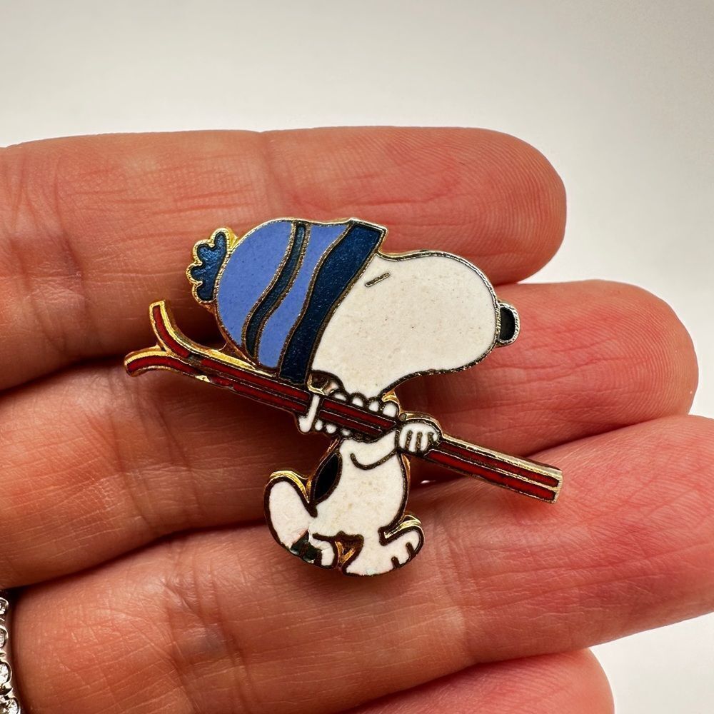Vintage AVIVA Ski Snoopy Pin/Brooch in Gold tone‎ metal!